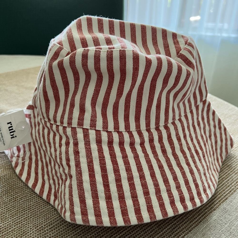 Bucket hat